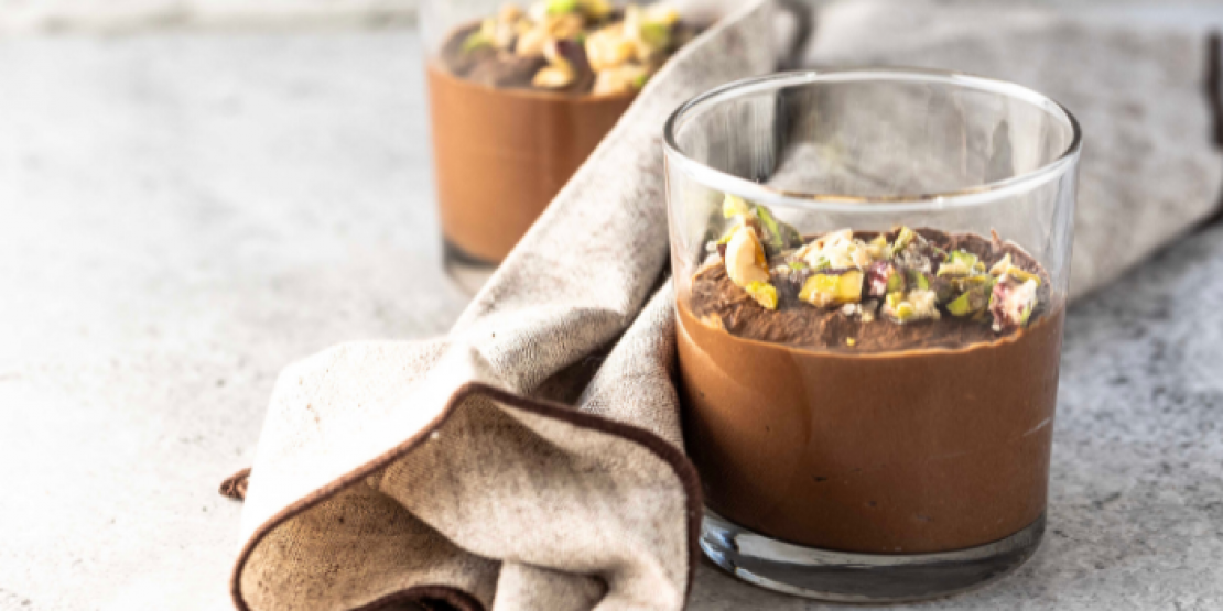 Κρεμέ σοκολάτας με γιαούρτι και καραμελωμένους ξηρούς καρπούς