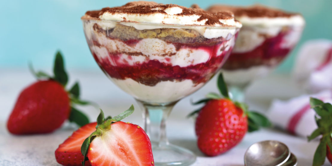  Tiramisu με φράουλες σε ποτήρι 